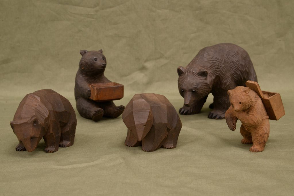 熊の木彫り - atlacasaazul.com